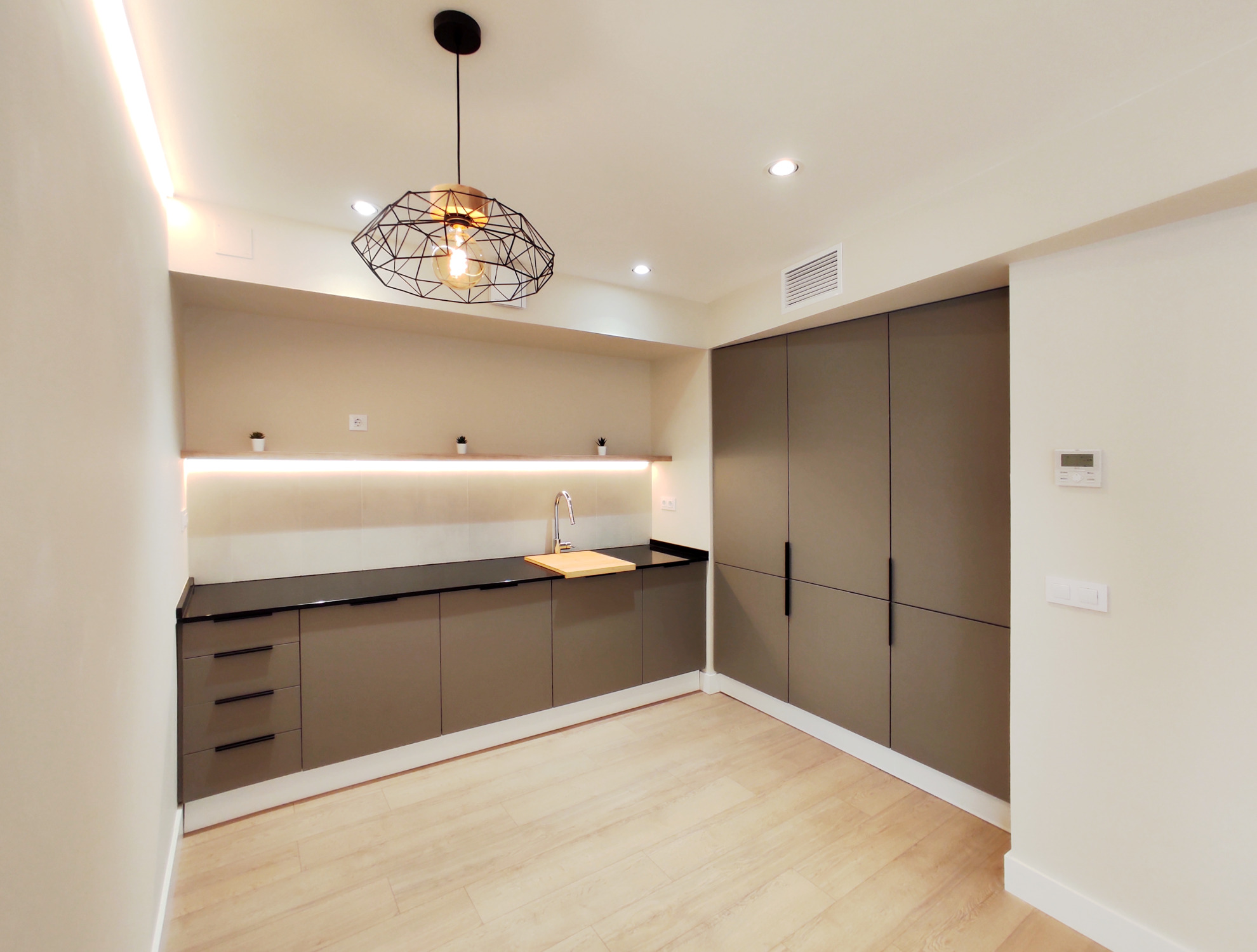 Imagen 5 Piso en venta en Barcelona / Carrer vallirana esquina francoli