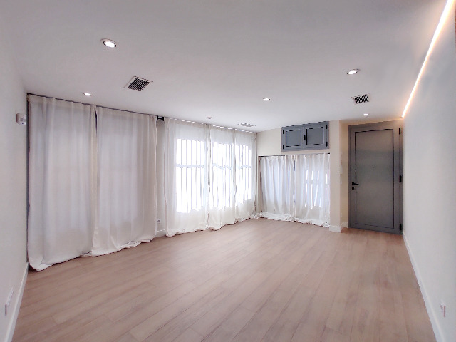 Imagen 2 Inmueble 300767 - Piso en venta en Barcelona / Carrer vallirana esquina francoli