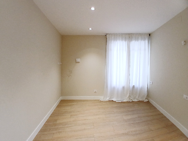 Imagen 9 Inmueble 300767 - Piso en venta en Barcelona / Carrer vallirana esquina francoli