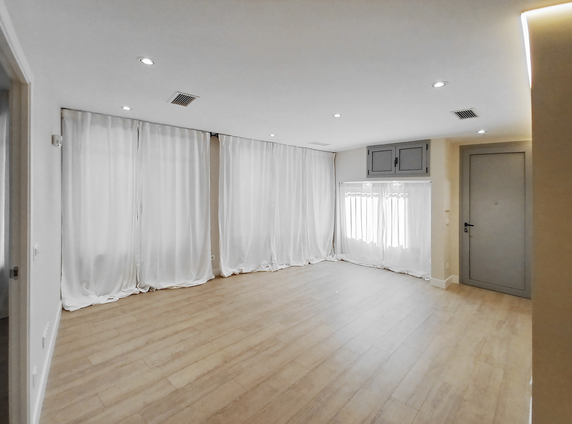 Imagen 3 Piso en venta en Barcelona / Carrer vallirana esquina francoli