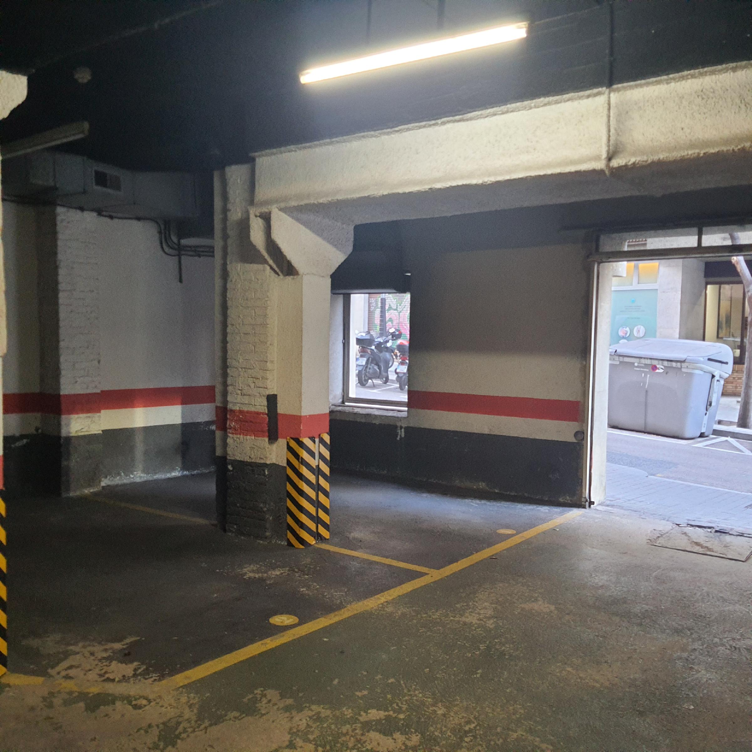 Imagen 2 Parking Coche en venta en Barcelona / Entre el passatge de gomis y las galerias del bon preu