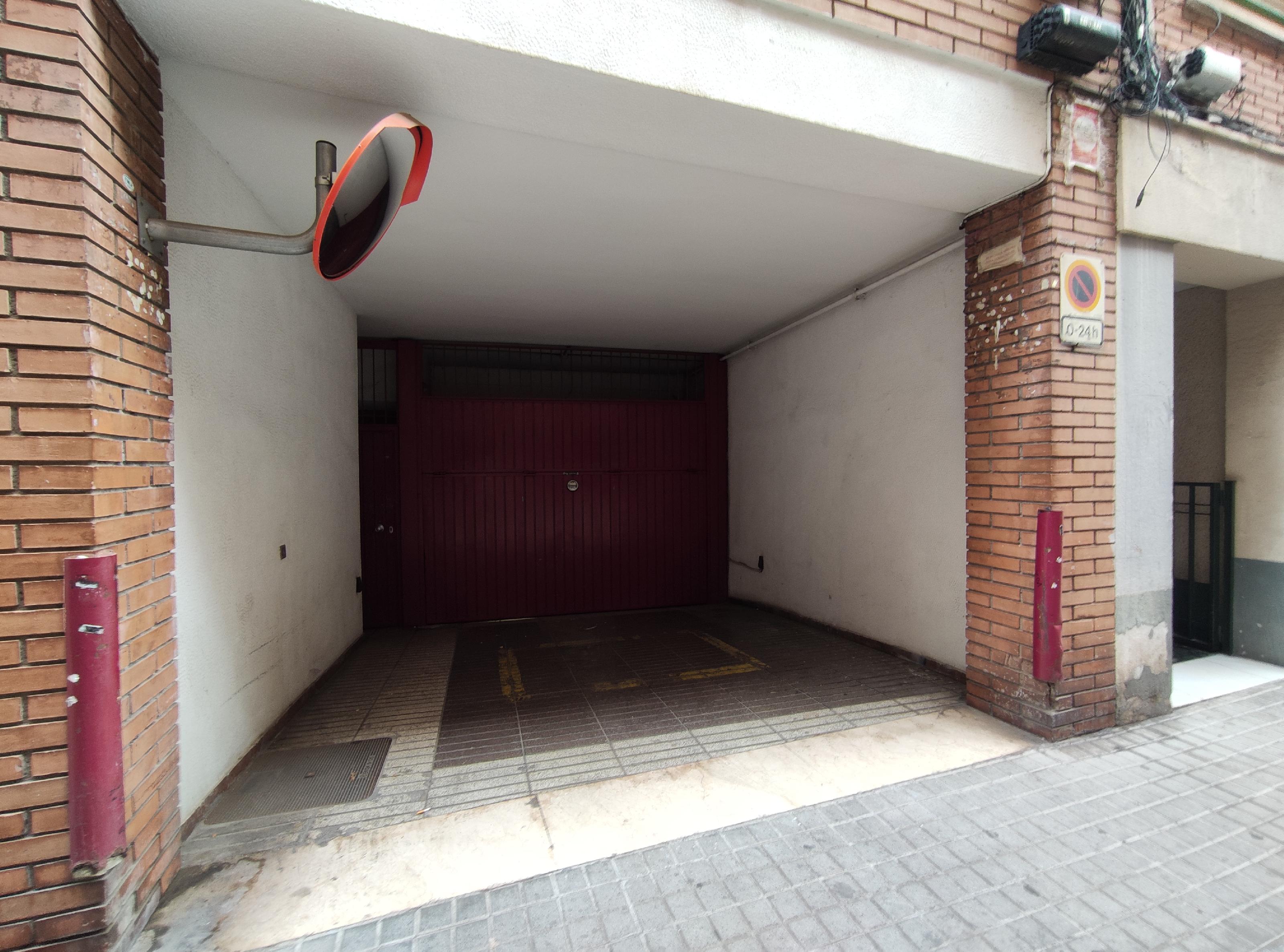 Imagen 1 Parking Coche en venta en Barcelona / Cerca de Plaza Lesseps