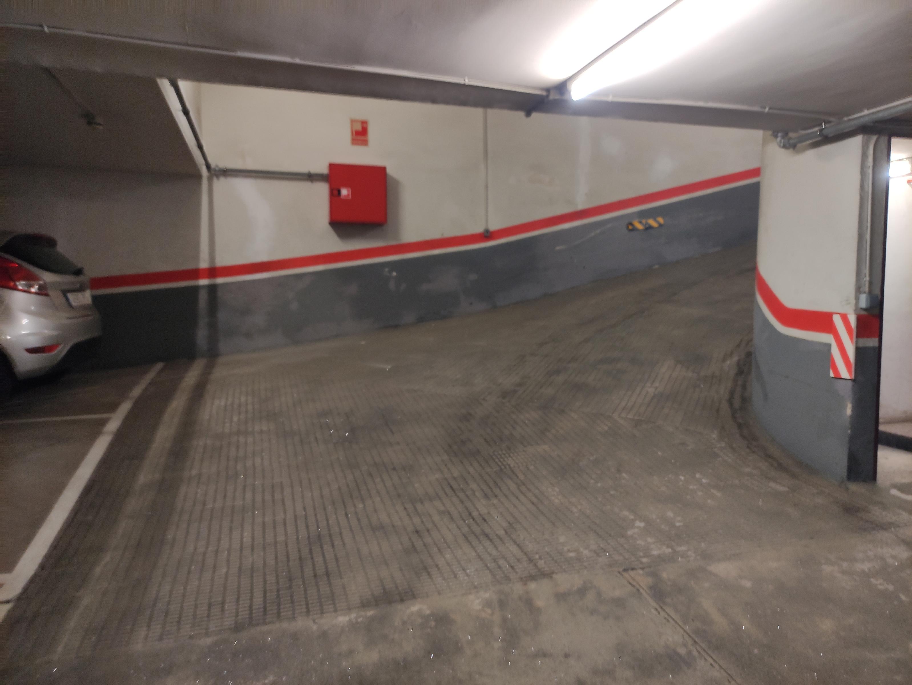 Imagen 2 Parking Coche en venta en Barcelona / Cerca de Plaza Lesseps