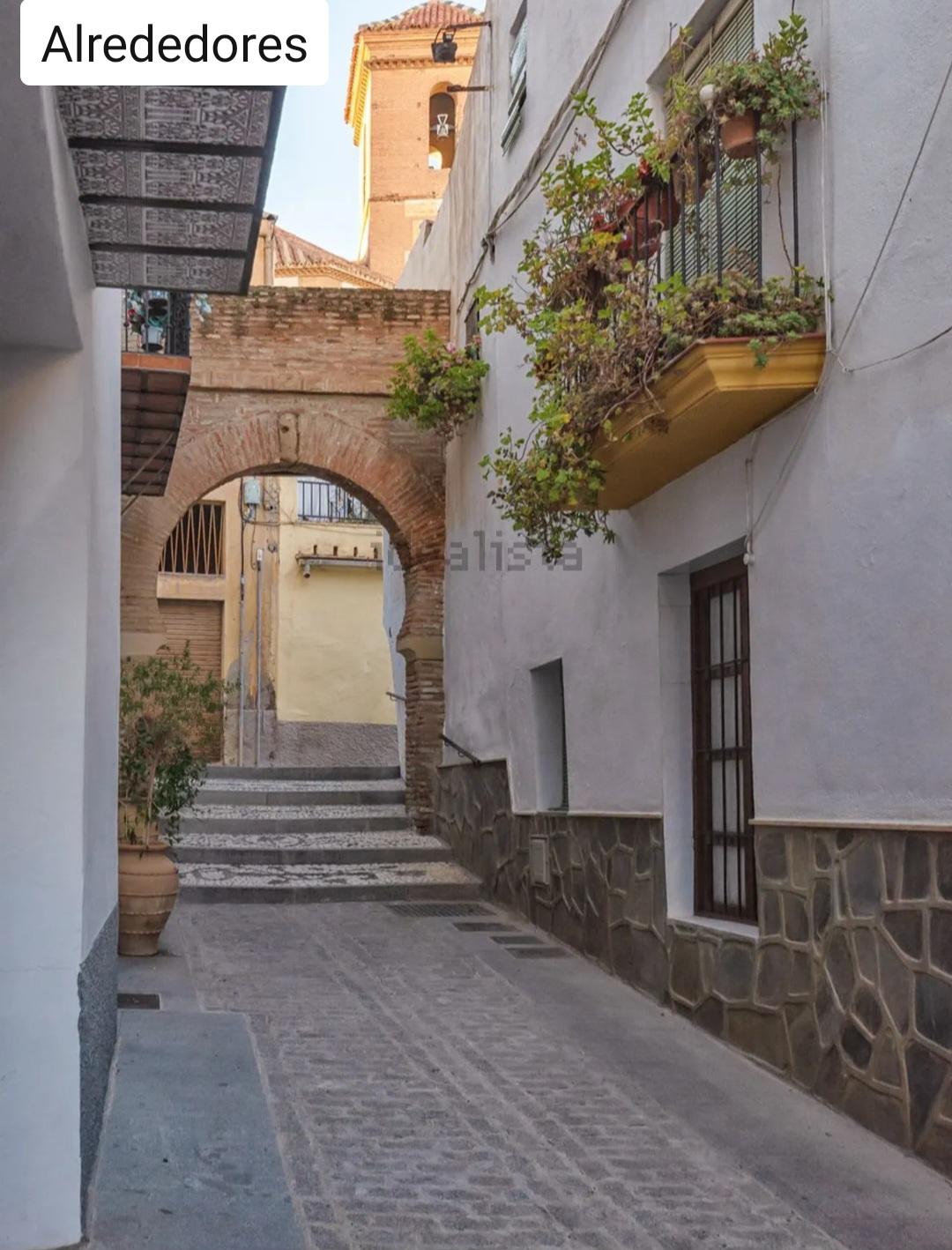Imagen 1 Casa Adosada en venta en Guadix / En el barrio de Santa Ana. Cerca de la iglesia.