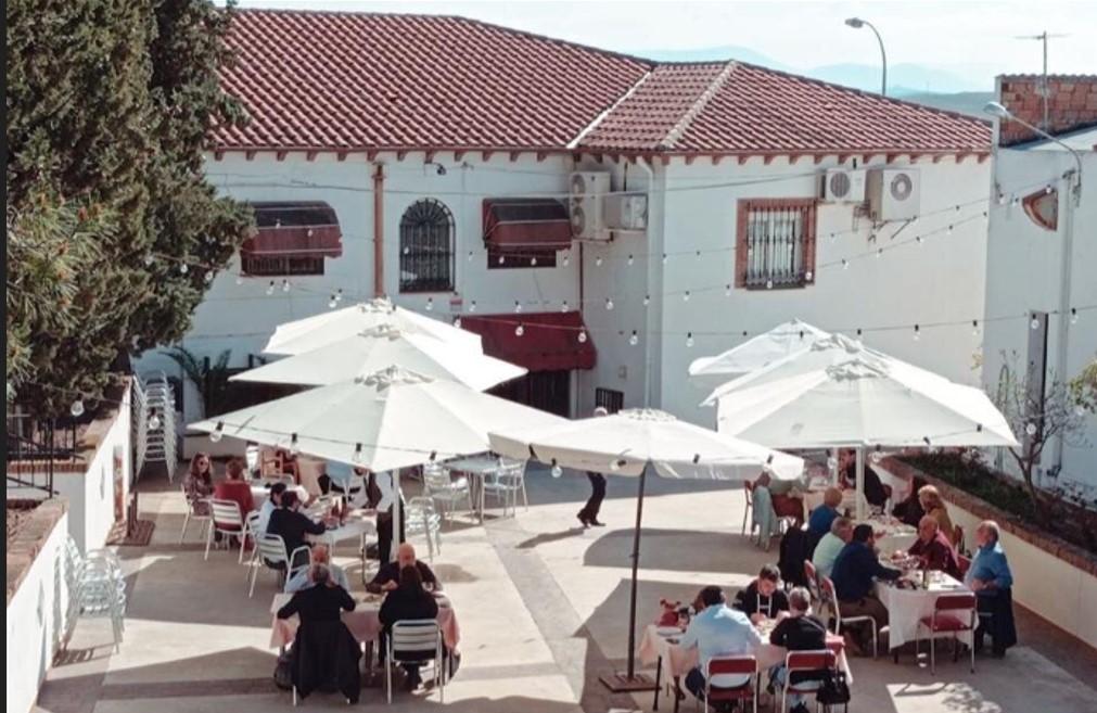 Imagen 1 Local Comercial en venta en Baeza / Bar restaurante accesible des de la carretera de Jaén.