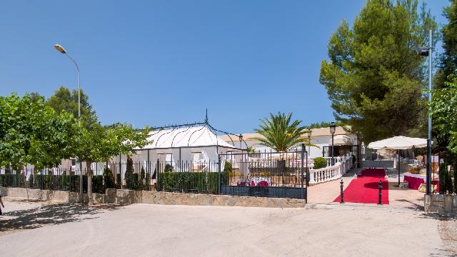 Imagen 5 Inmueble 303785 - Local Comercial en venta en Baeza / Bar restaurante accesible des de la carretera de Jaén.