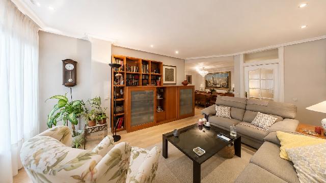 Imagen 3 Inmueble 305376 - Apartamento en venta en Madrid / Al lado del Real Canoe.