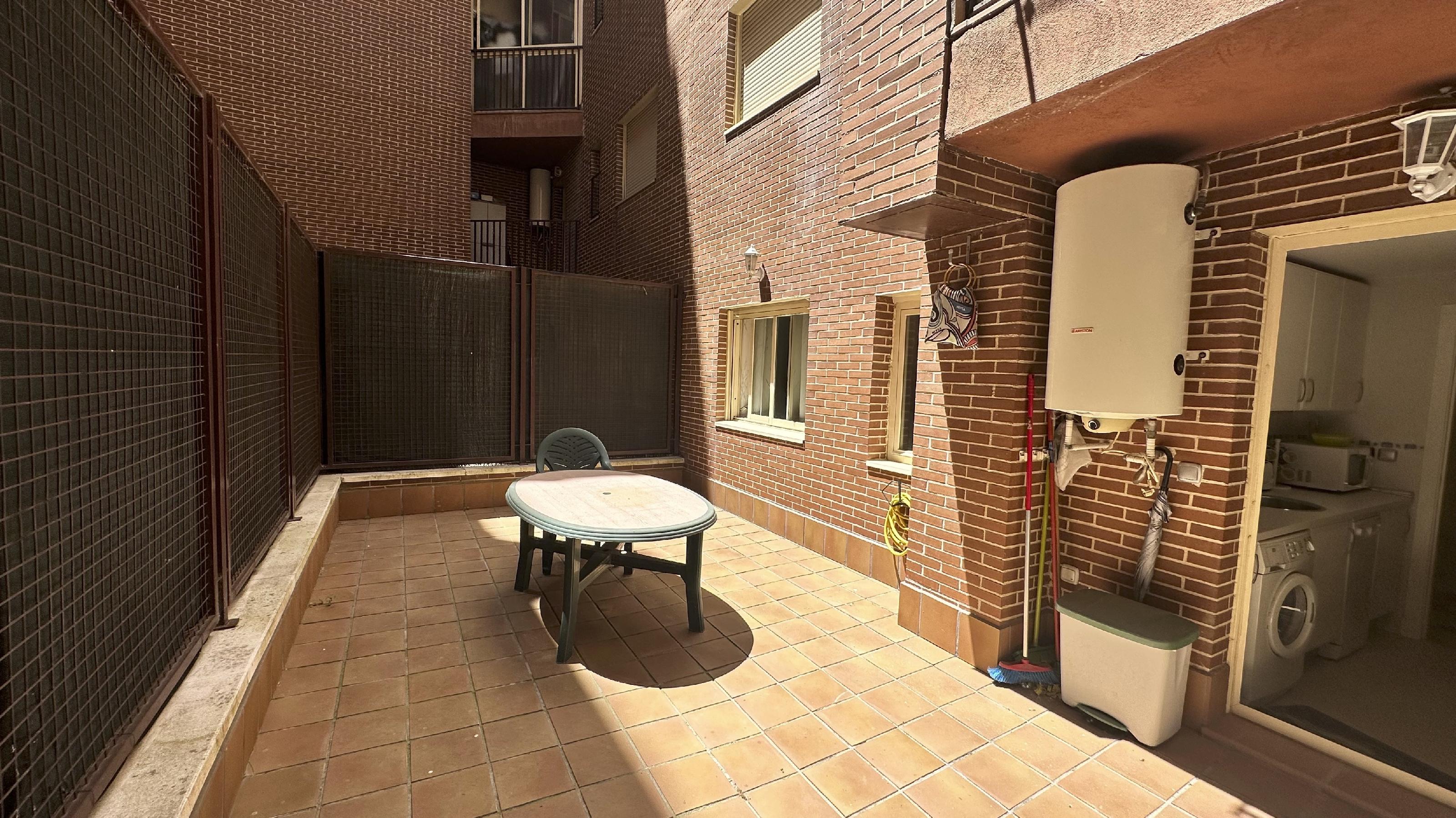 Imagen 17 Apartamento en venta en Madrid / Piso de 71m2 con terraza en Urb Torreón del Parque