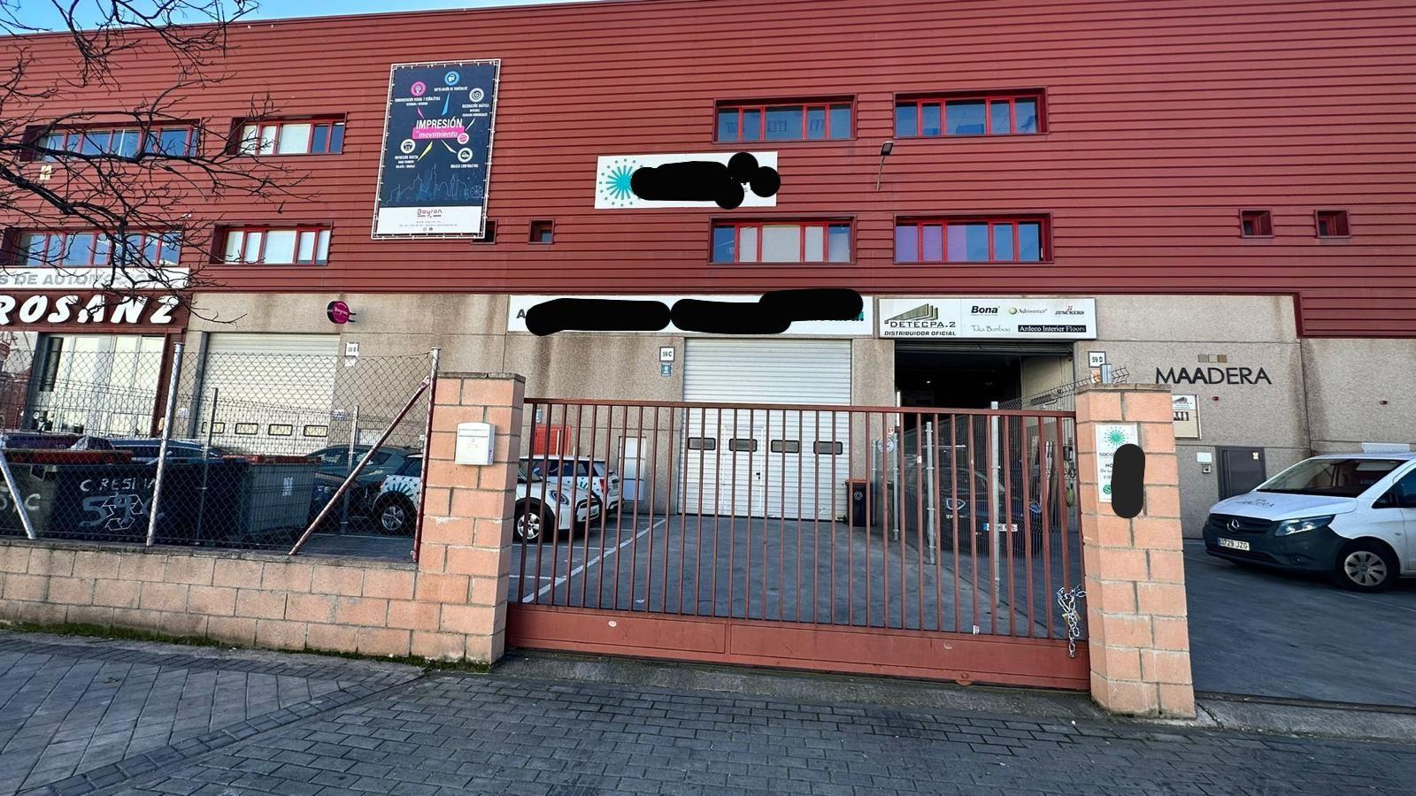 Imagen 2 Local Industrial en venta en Madrid / Nave de Pol. Villaverde de 550m2 prox.a la salida M40