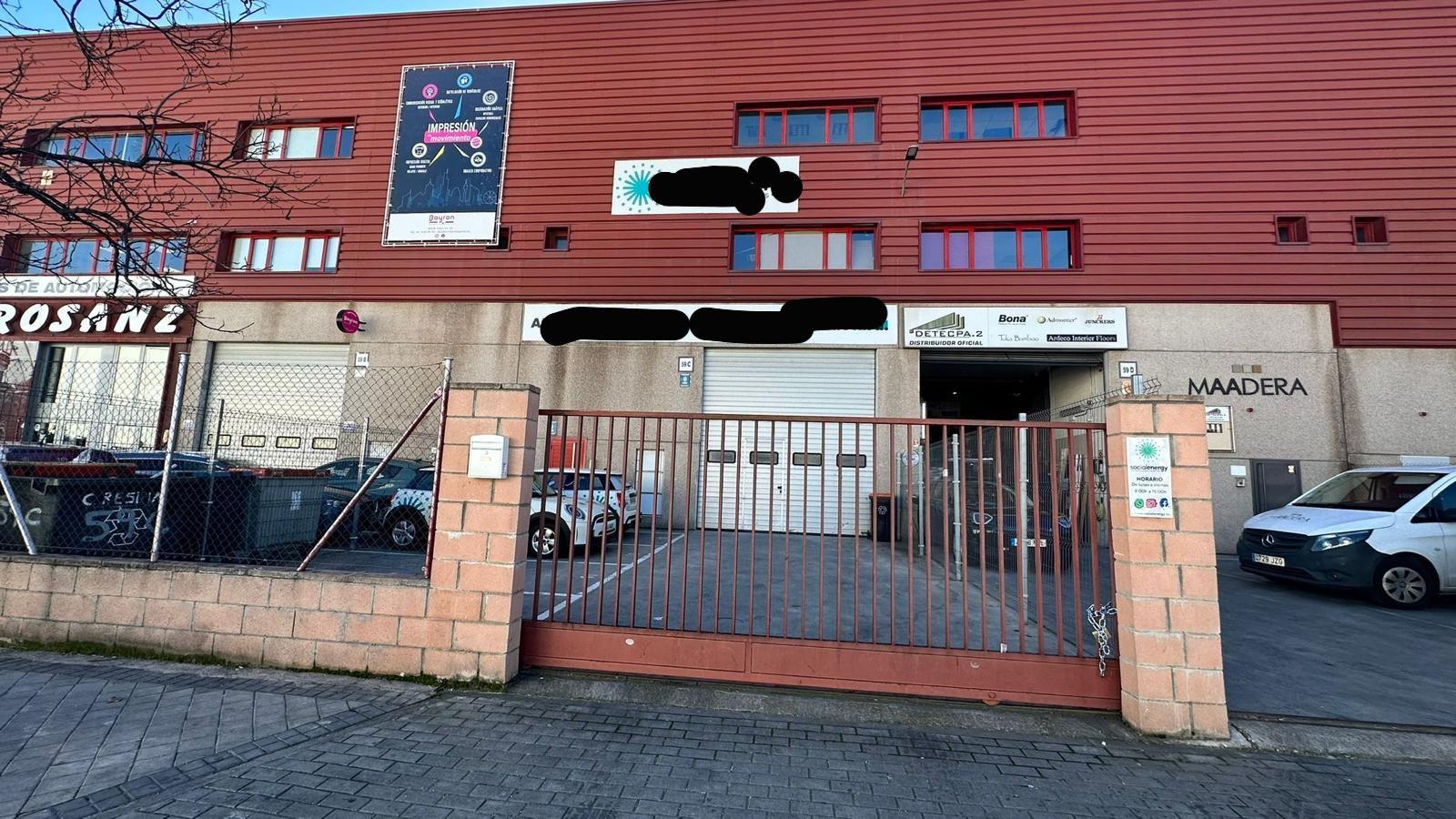 Imagen 1 Local Industrial en venta en Madrid / Nave de Pol. Villaverde de 550m2 prox.a la salida M40