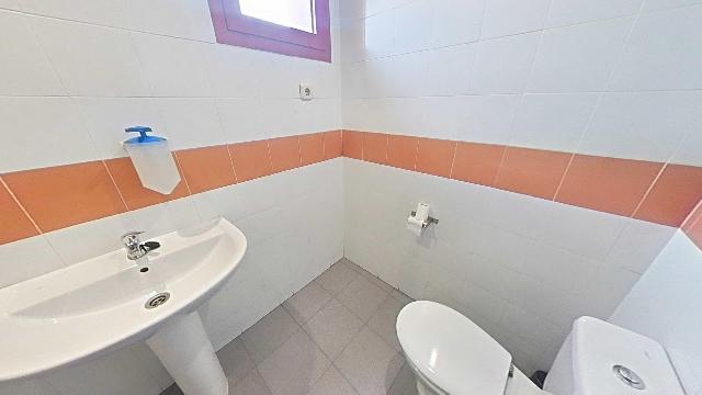 Imagen 3 Inmueble 304169 - Local Comercial en venta en Madrid / Nave de 550 m2 totalmente equipada en zona principal.