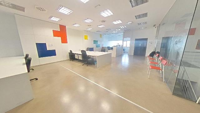 Imagen 2 Inmueble 304169 - Local Comercial en venta en Madrid / Nave de 550 m2 totalmente equipada en zona principal.