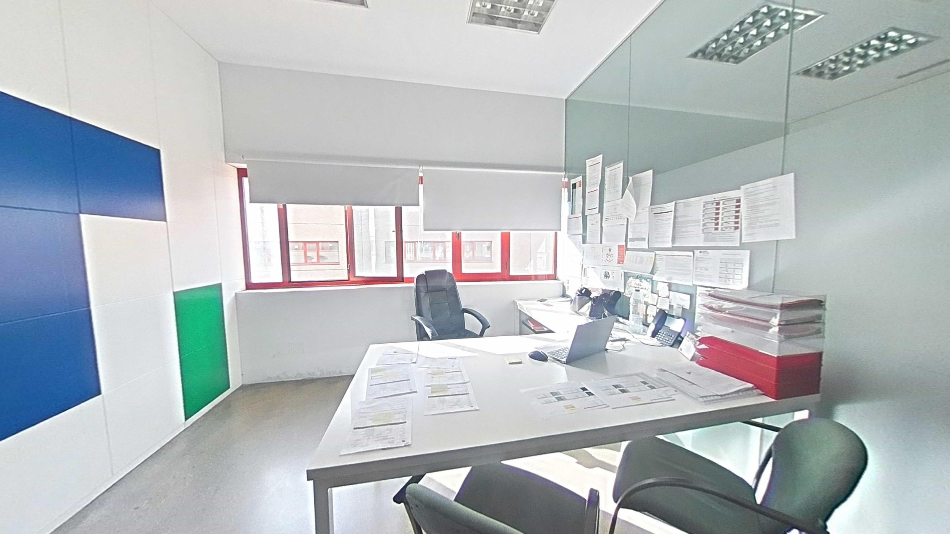 Imagen 4 Local Comercial en venta en Madrid / Nave de 550 m2 totalmente equipada en zona principal.