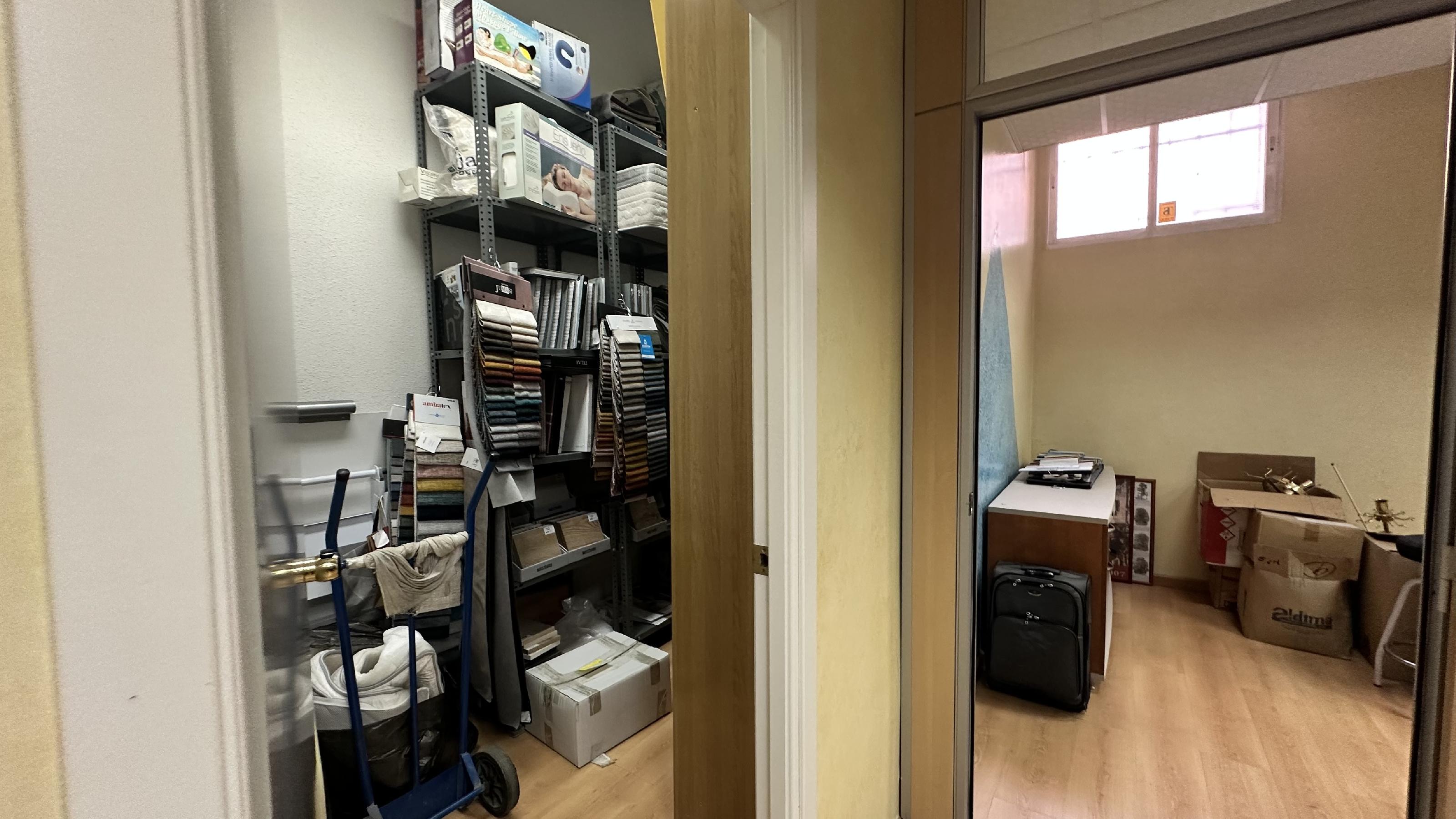 Imagen 13 Local Comercial en venta en Pinto / Local de 72 m2 destinado a oficina equipado