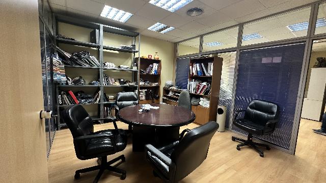 Imagen 6 Inmueble 307081 - Local Comercial en venta en Pinto / Local de 72 m2 destinado a oficina equipado