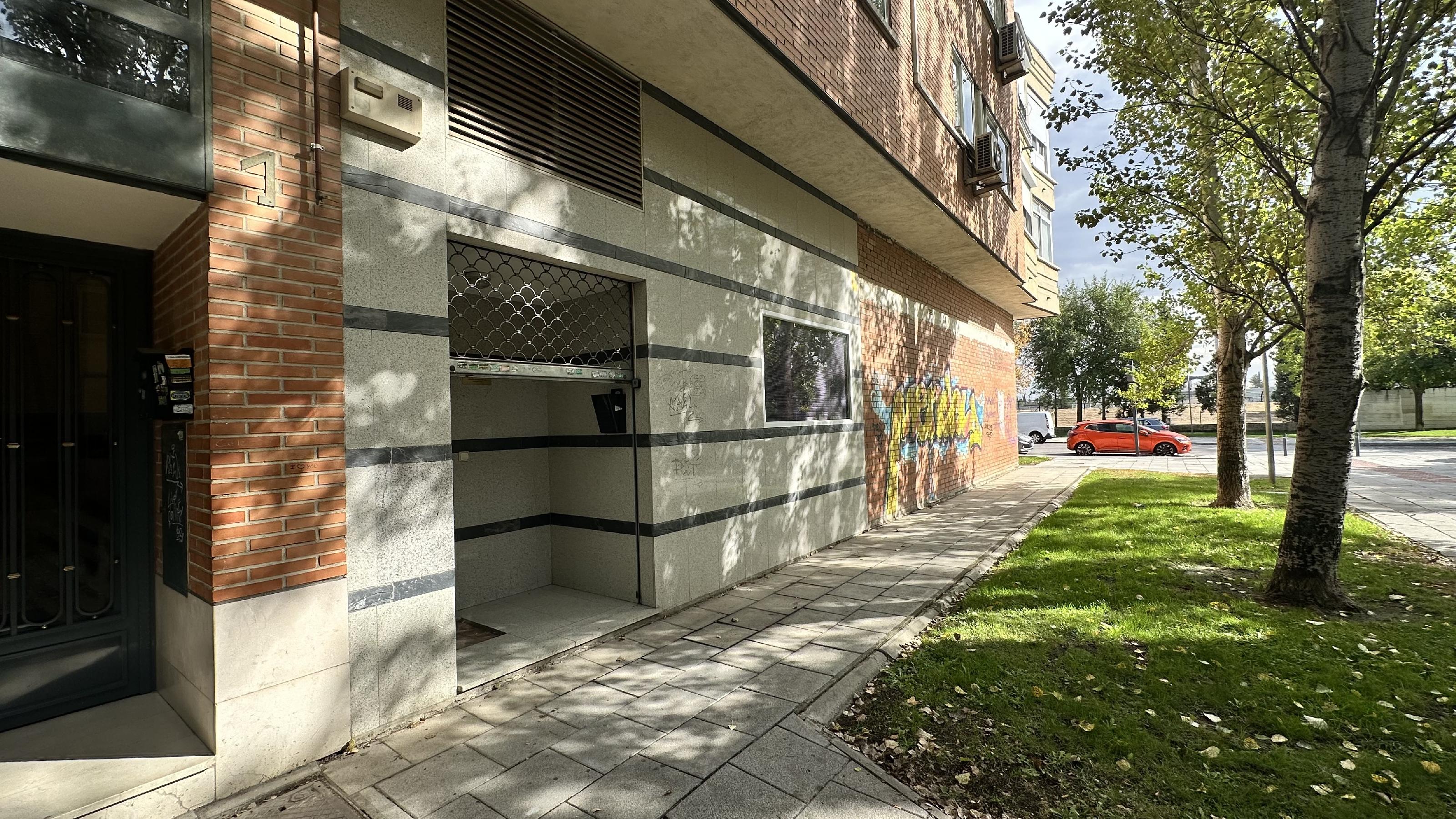 Imagen 2 Local Comercial en venta en Pinto / Local de 72 m2 destinado a oficina equipado