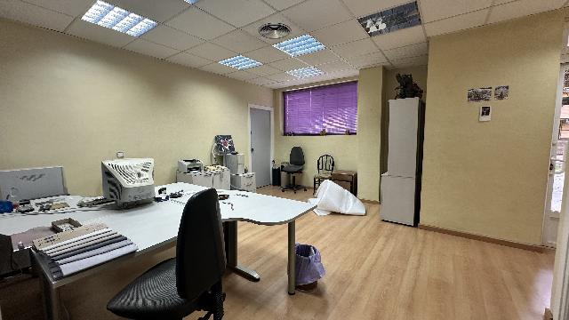 Imagen 7 Inmueble 307081 - Local Comercial en venta en Pinto / Local de 72 m2 destinado a oficina equipado