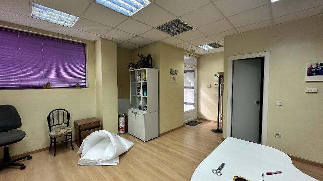 Imagen 10 Inmueble 307081 - Local Comercial en venta en Pinto / Local de 72 m2 destinado a oficina equipado