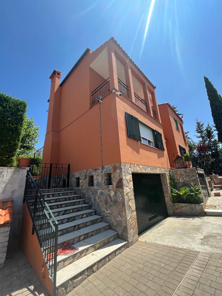 Imagen 2 Casa Aislada en venta en Cáceres / Zona de La Sierrilla