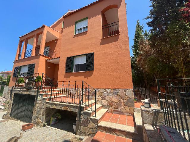 Imagen 1 Inmueble 280898 - Casa Aislada en venta en Cáceres / Zona de La Sierrilla