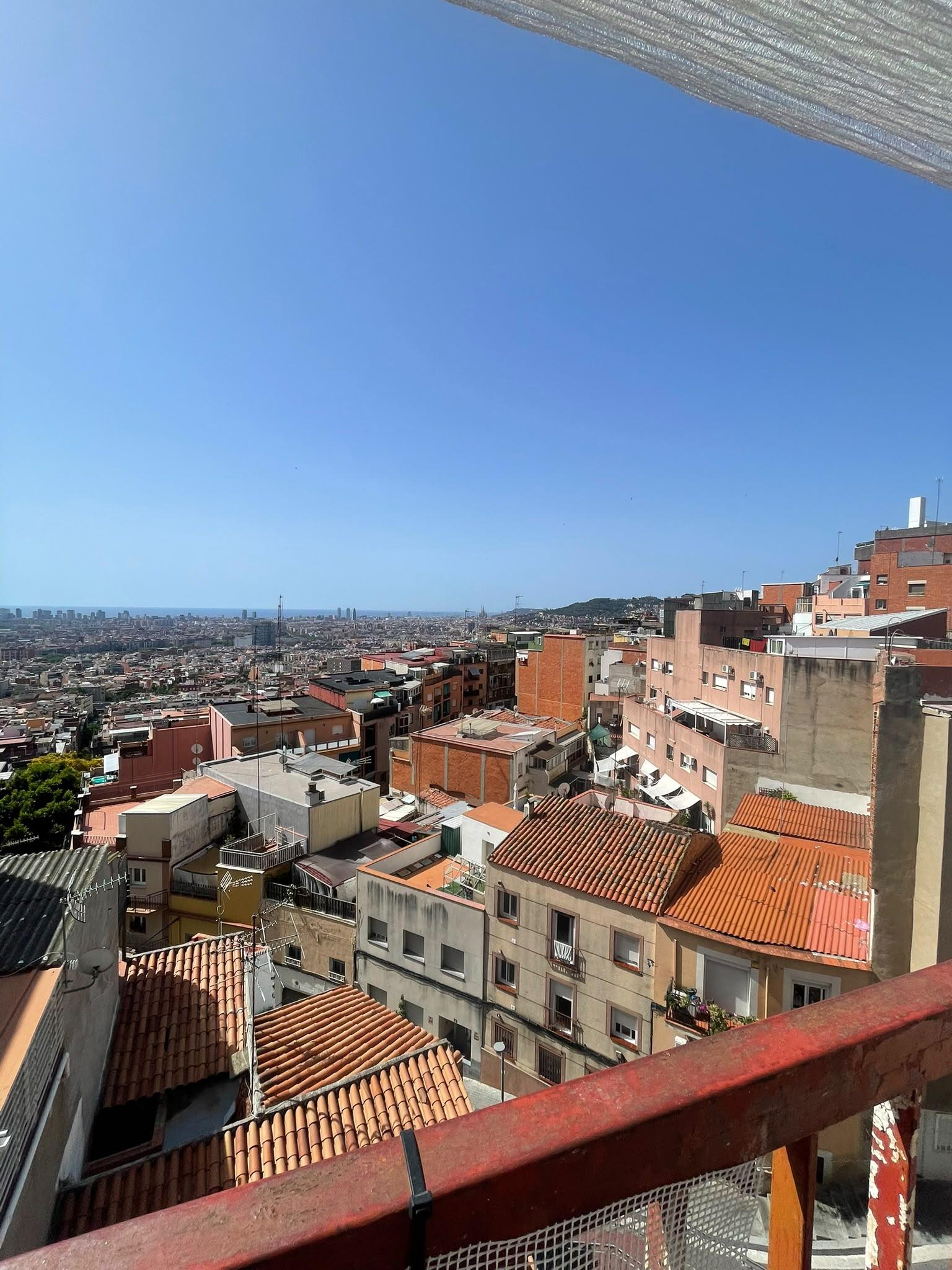 Imagen 1 Piso en venta en Barcelona / Muy cerca del matro de Roquetes