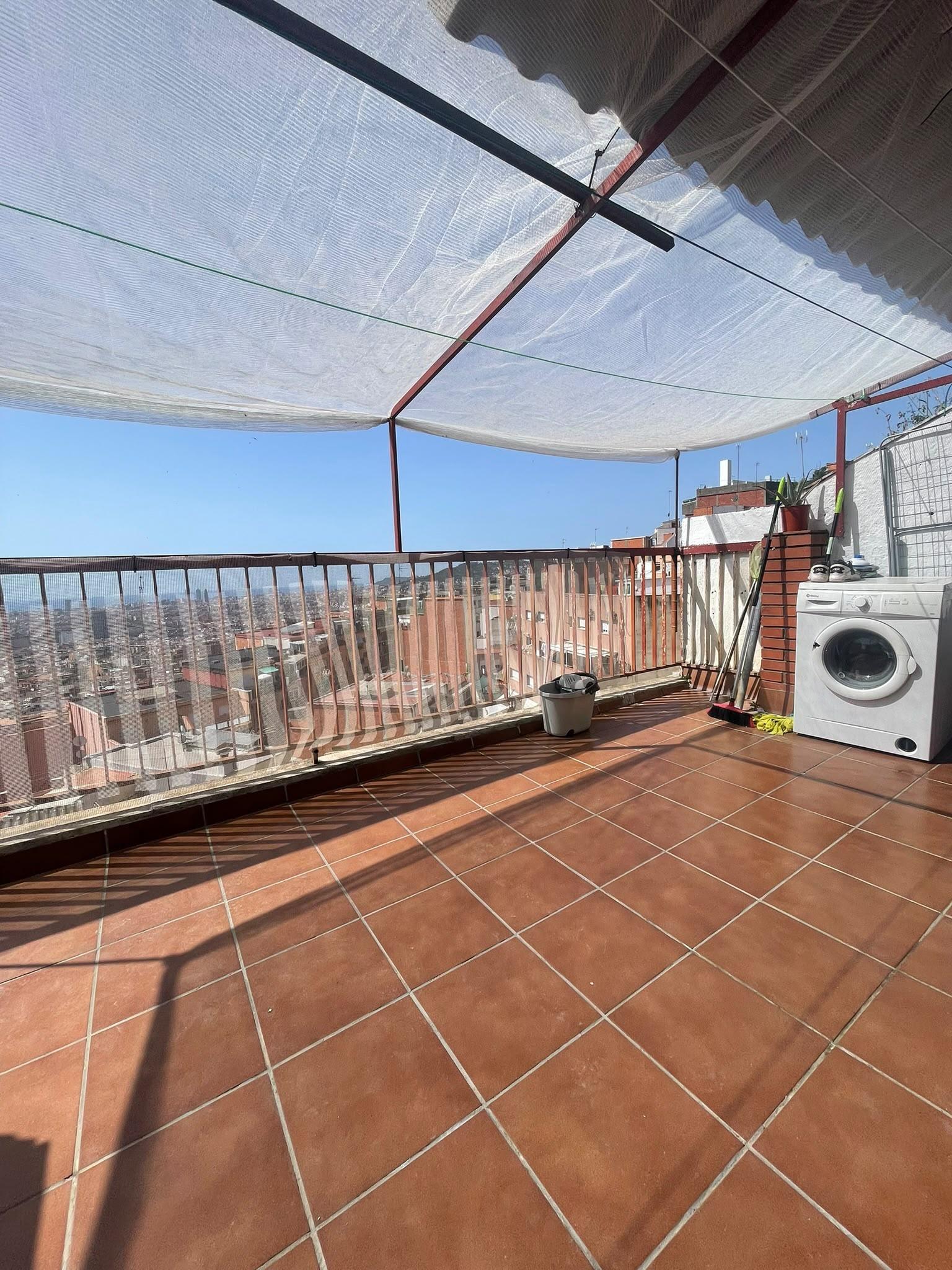 Imagen 19 Piso en venta en Barcelona / Muy cerca del matro de Roquetes