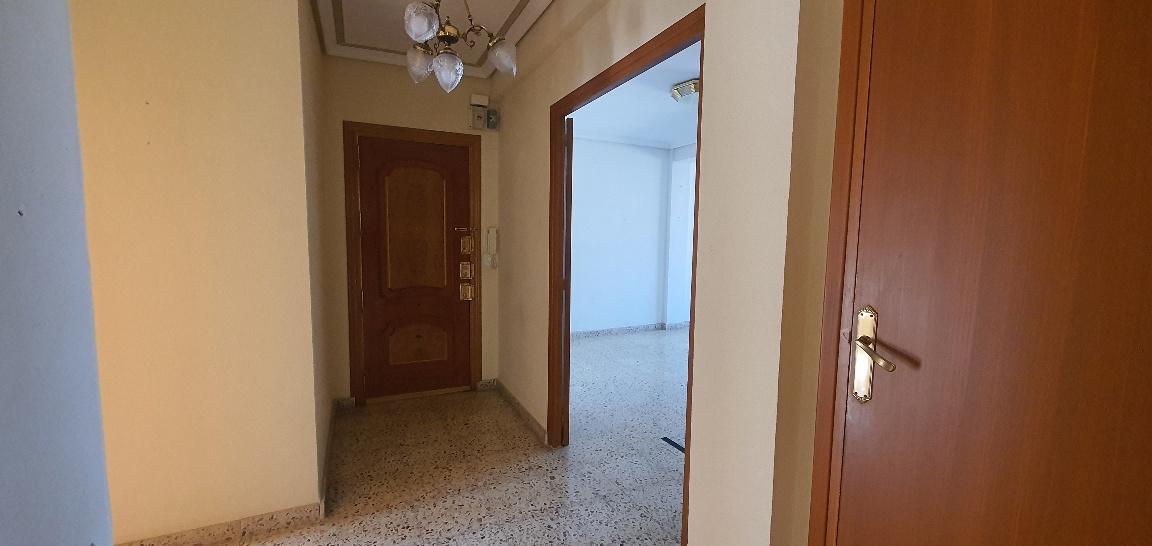 Imagen 10 Piso en venta en Hellín / Zona Melchor de Macanaz frente a Jardín Tamborileros