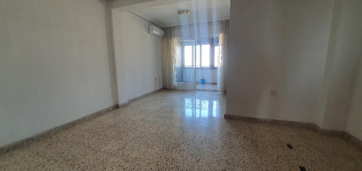 Imagen 2 Piso en venta en Hellín / Zona Melchor de Macanaz frente a Jardín Tamborileros