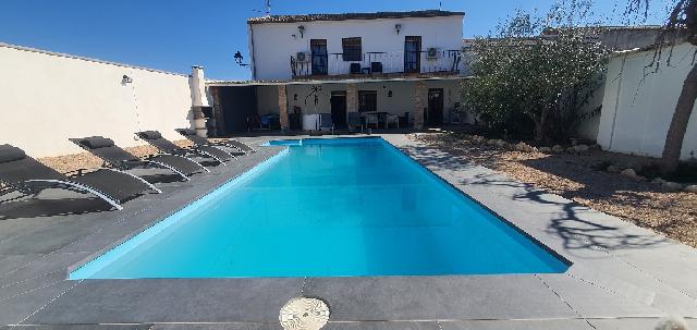 Imagen 1 Inmueble 302541 - Casa Adosada en venta en Hellín / Barrio Prtidores Isso, Casas Nuevas