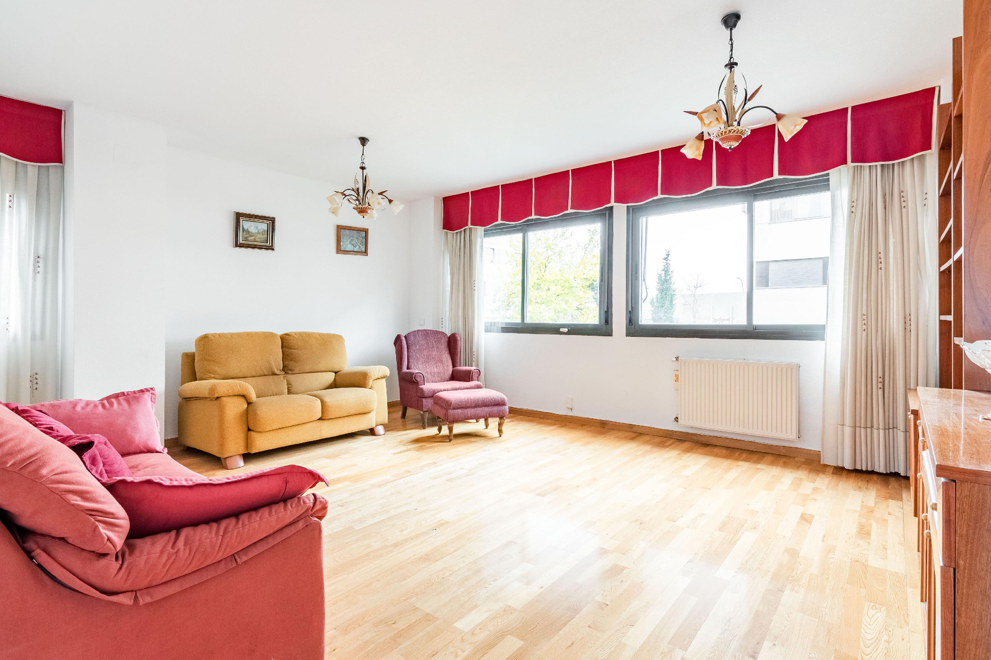 Imagen 1 Piso en venta en Madrid / Próximo a cercanías Fuente de la Mora