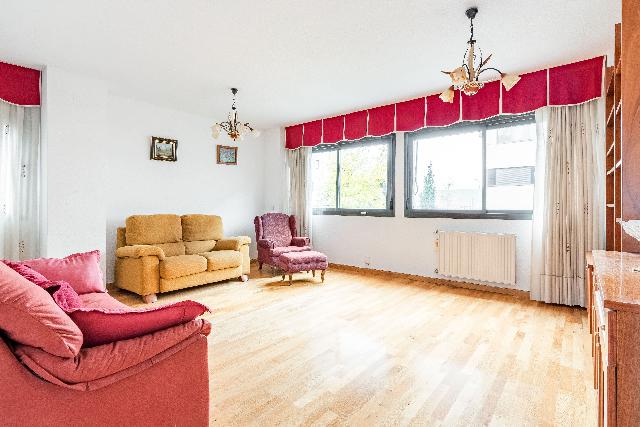 Imagen 1 Inmueble 299051 - Piso en venta en Madrid / Próximo a cercanías Fuente de la Mora