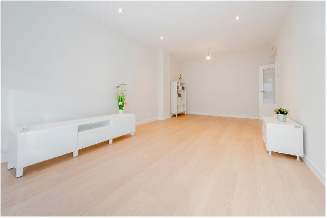 Imagen 3 Inmueble 300290 - Piso en venta en Madrid / Próximo al Centro Comercial Las Rosas