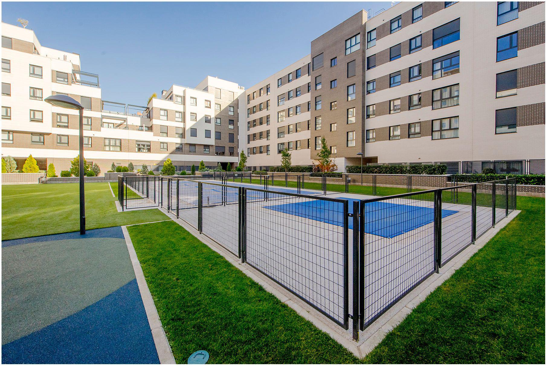 Imagen 1 Piso en venta en Madrid / Próximo al Centro Comercial Las Rosas