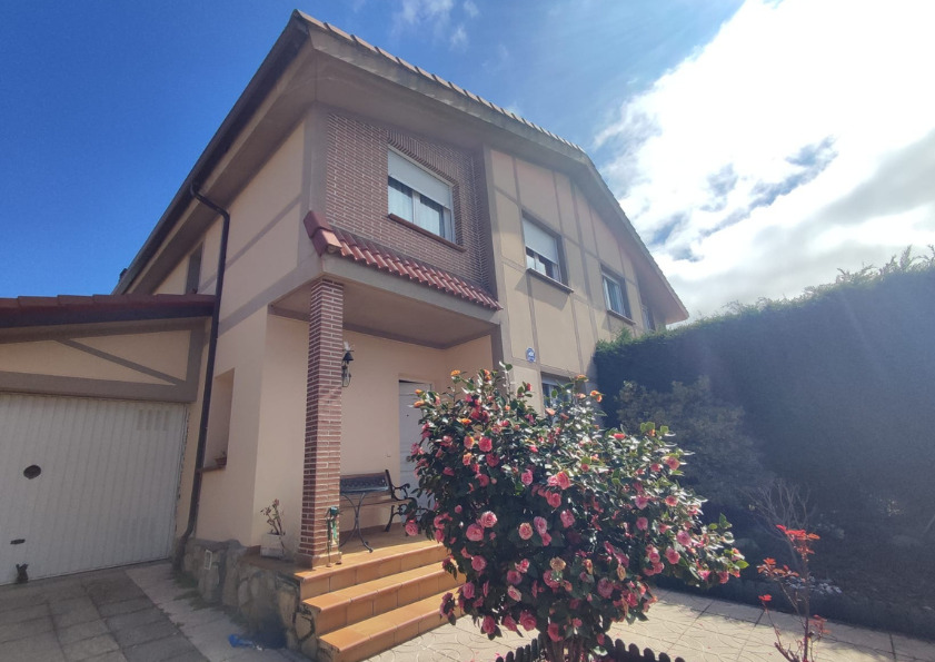 Imagen 25 Casa en venta en Espinar El / Próximo a la Estación de tren