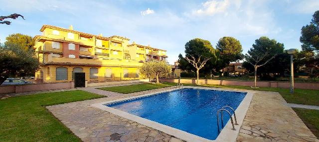 Imagen 1 Inmueble 300699 - Piso en venta en Mont-roig Del Camp / Cerca de la playa, en la urbanizacion Solemio.