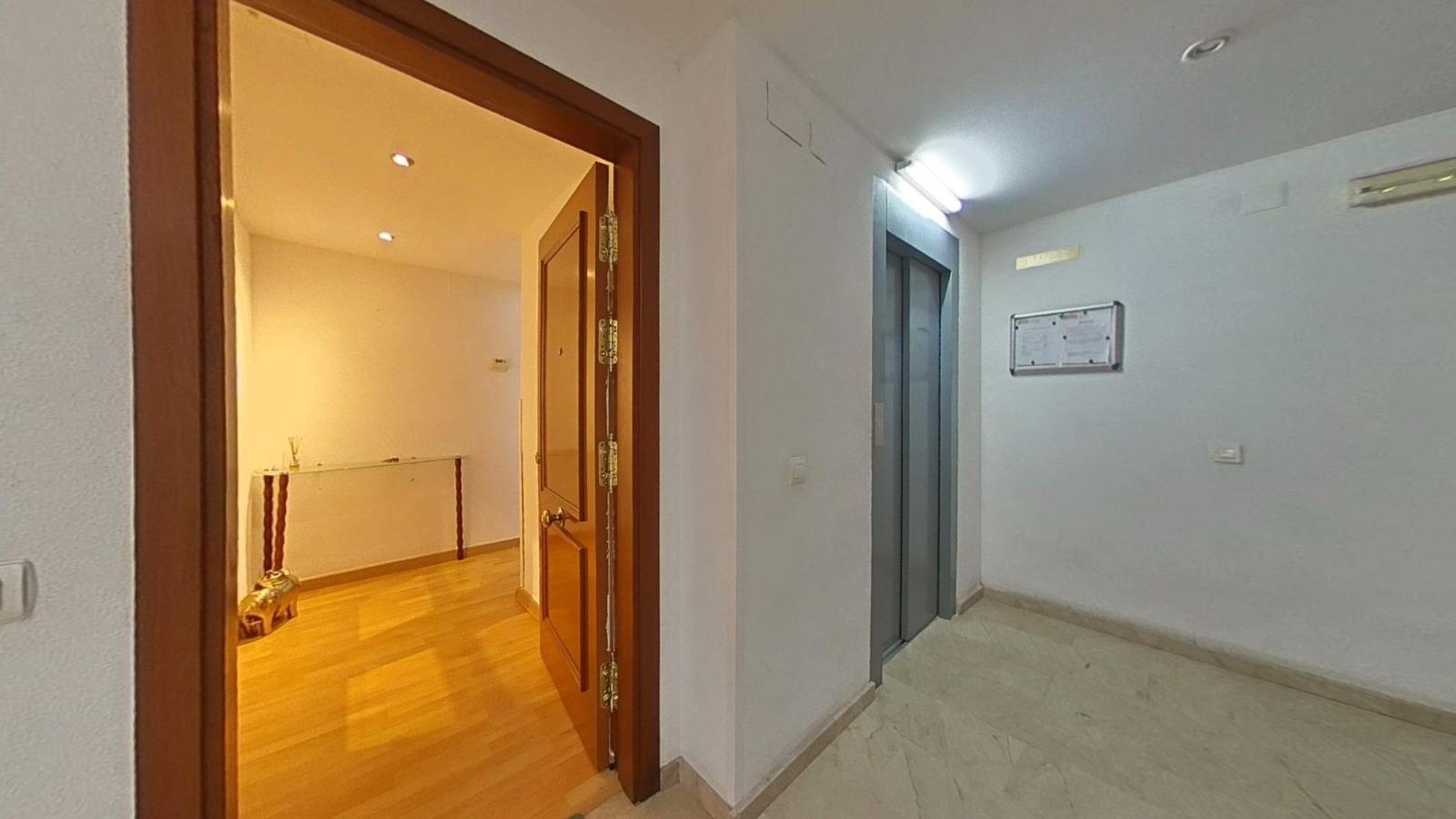 Imagen 30 Piso en venta en Salou / Planta baja ubicada en pleno centro de Salou.