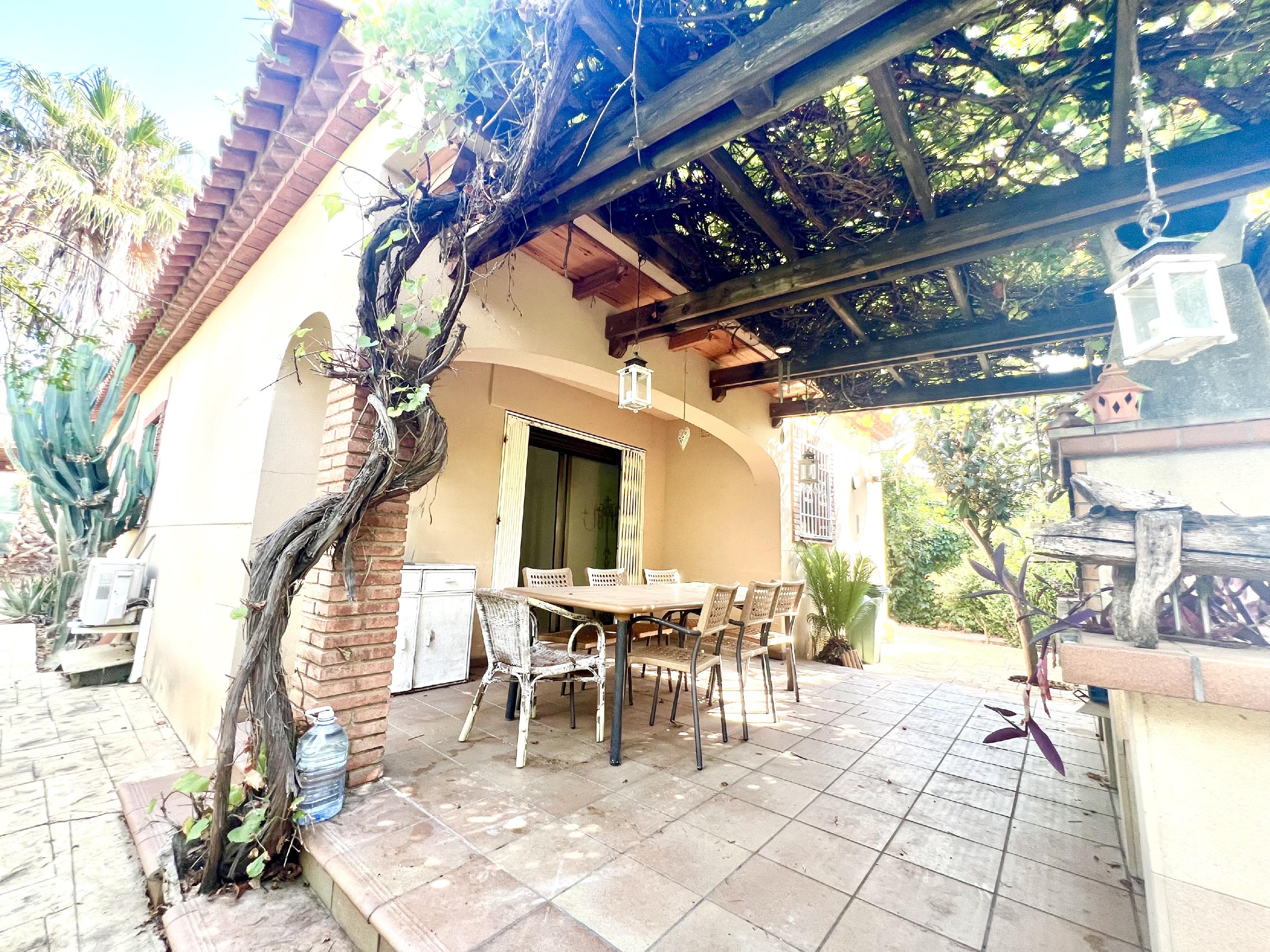 Imagen 30 Casa en venta en Cambrils / Ubicada en zona tranquila y residencial de Vilafortuny