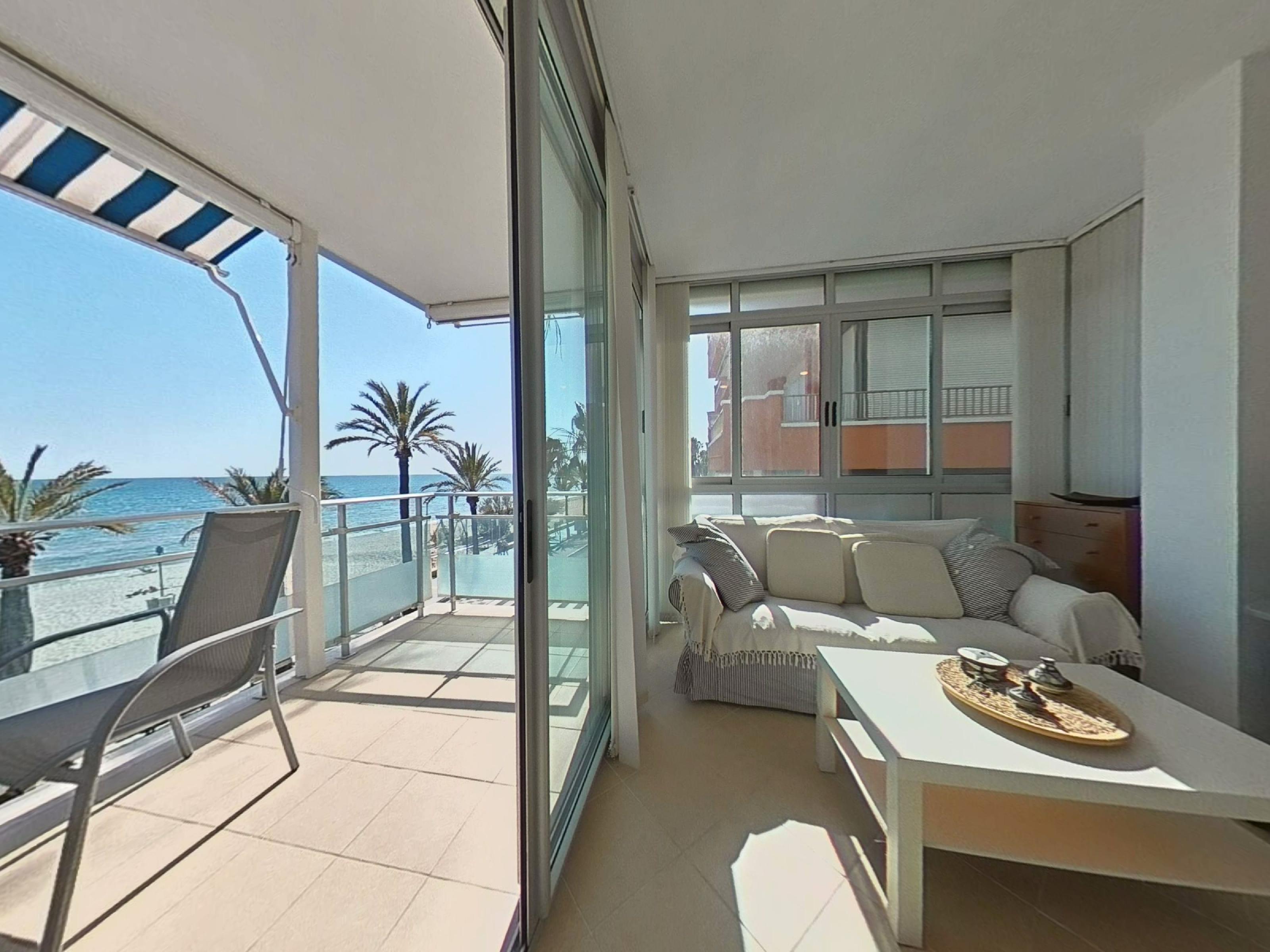 Imagen 3 Apto. Playa en venta en Salou / Primera linea de la playa Ponent