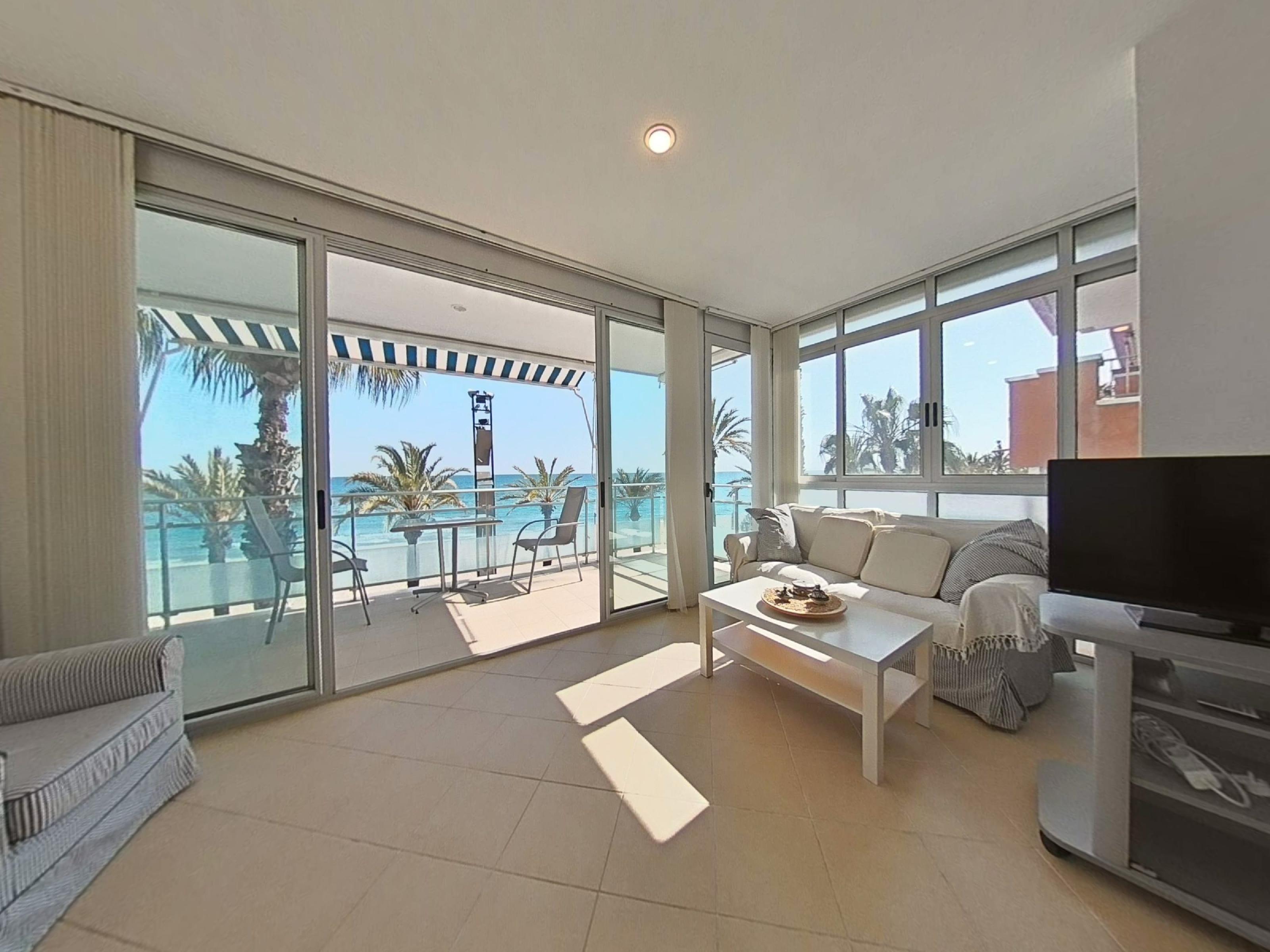 Imagen 2 Apto. Playa en venta en Salou / Primera linea de la playa Ponent
