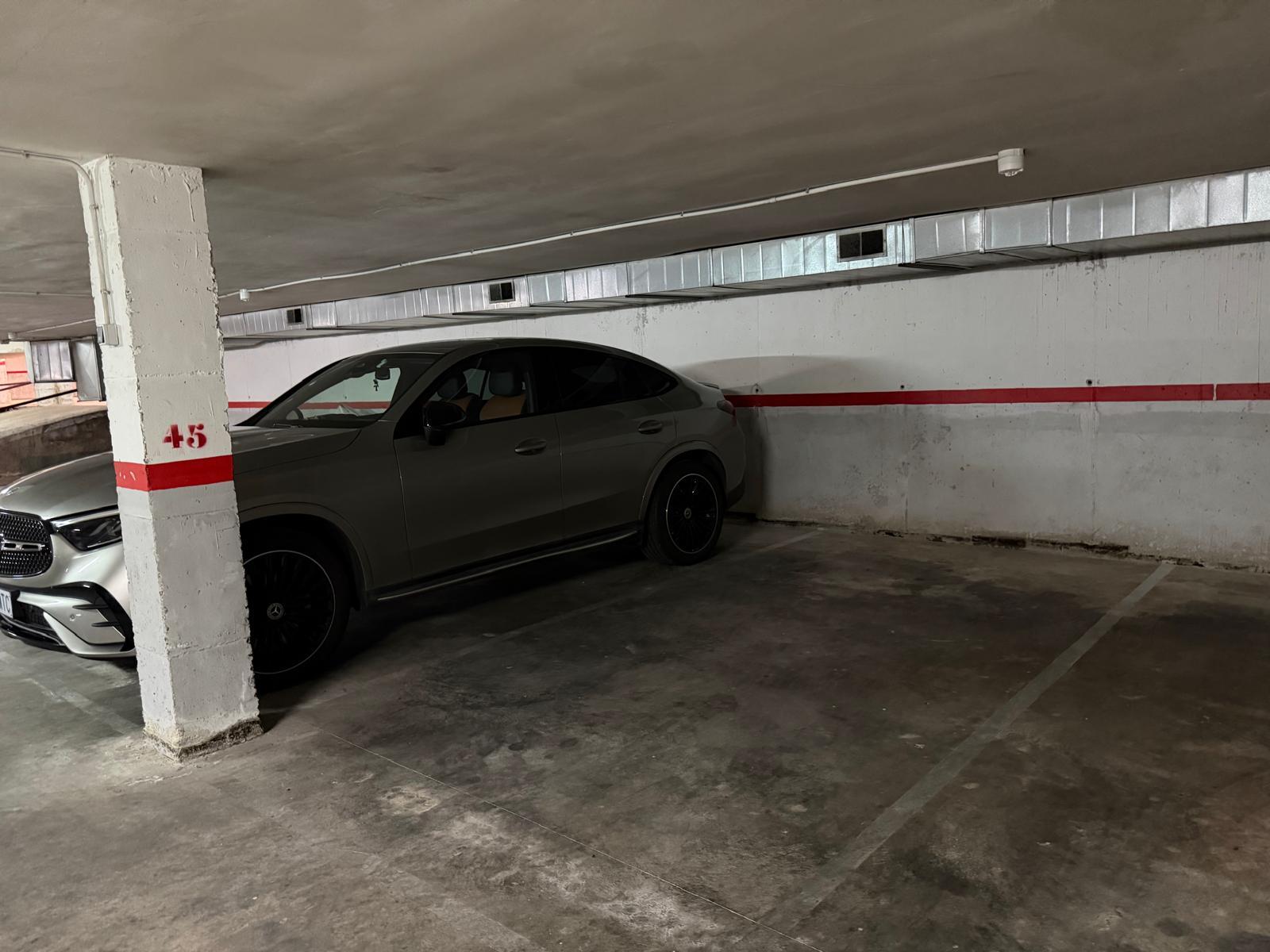Imagen 1 Parking Coche en venta en Salou / Amplia plaza de aparcamiento en Calle Louis Braille.