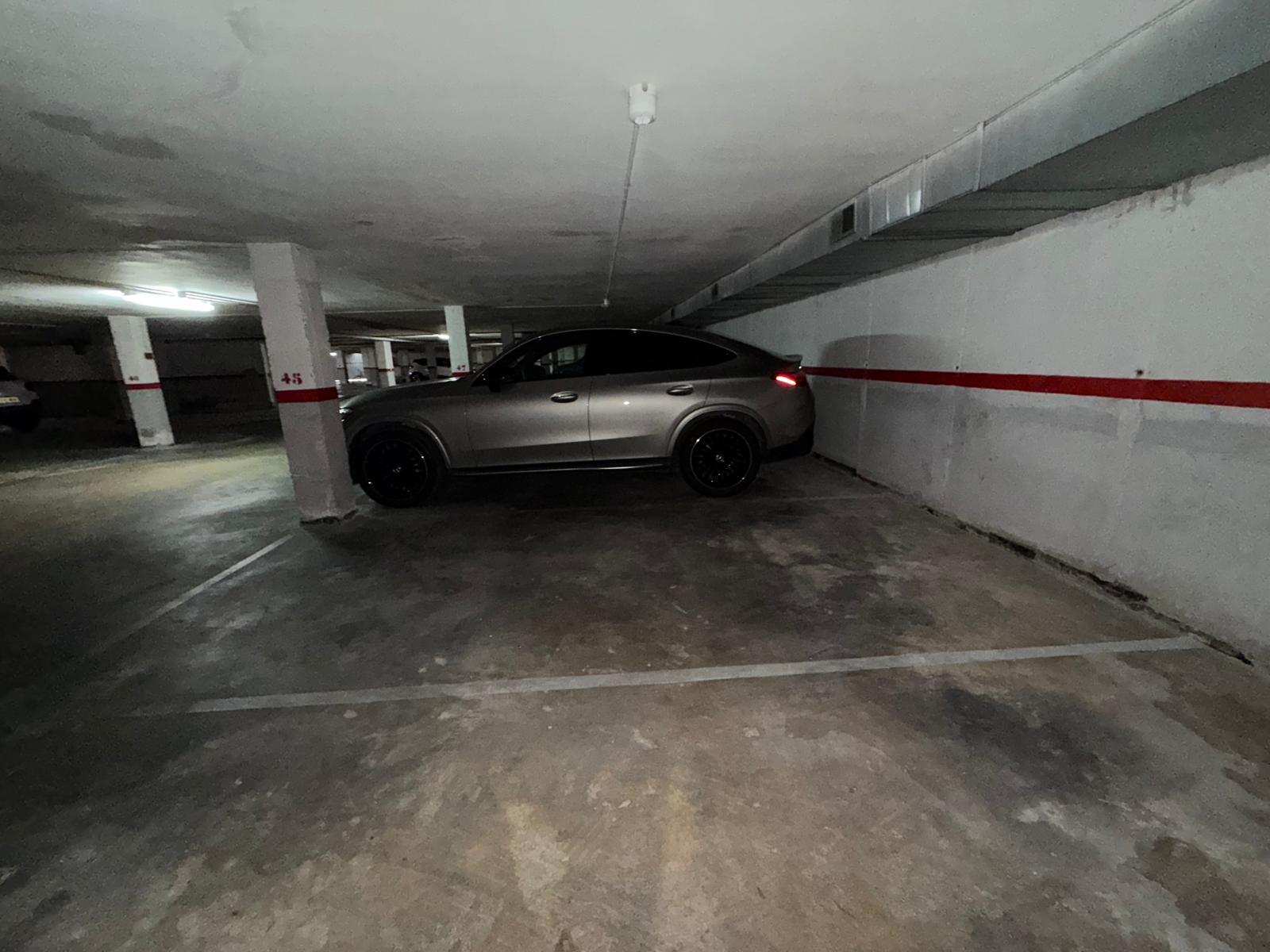 Imagen 2 Parking Coche en venta en Salou / Amplia plaza de aparcamiento en Calle Louis Braille.