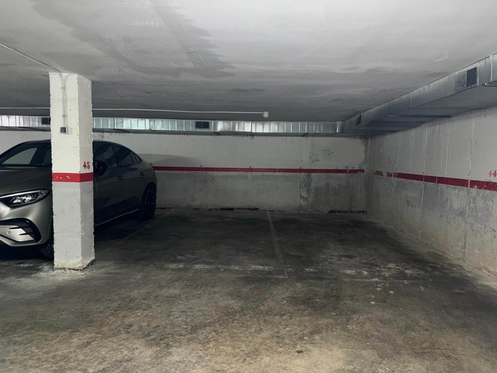 Imagen 4 Parking Coche en venta en Salou / Amplia plaza de aparcamiento en Calle Louis Braille.