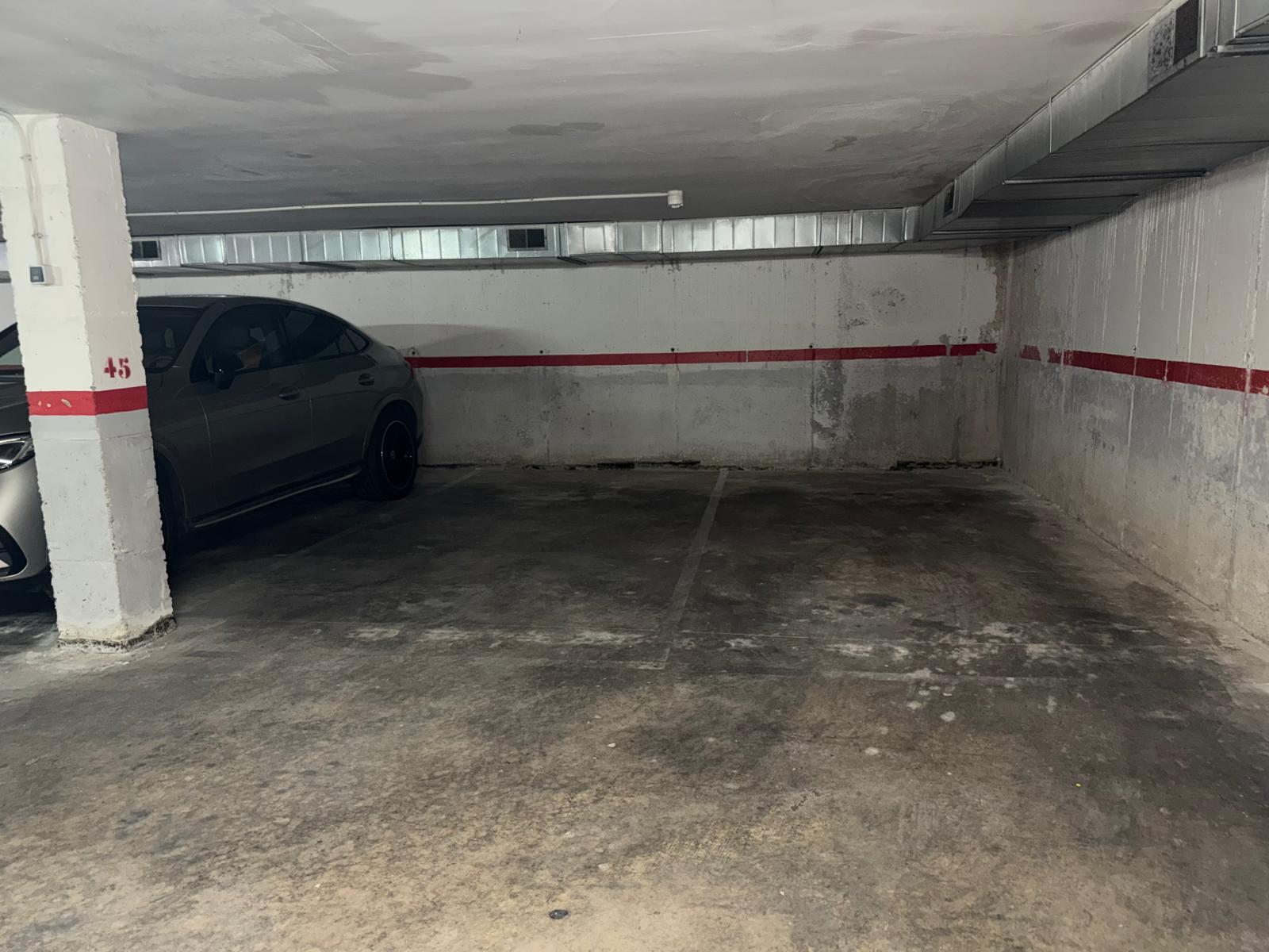 Imagen 5 Parking Coche en venta en Salou / Amplia plaza de aparcamiento en Calle Louis Braille.